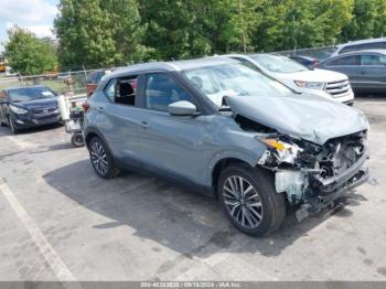  Salvage Nissan Kicks