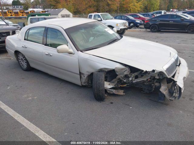  Salvage Lincoln Towncar