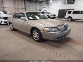  Salvage Lincoln Towncar