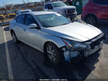  Salvage Nissan Altima