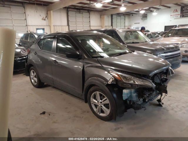  Salvage Nissan Kicks