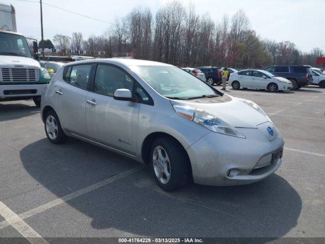  Salvage Nissan LEAF