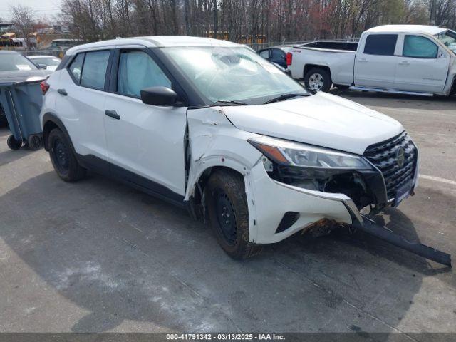  Salvage Nissan Kicks