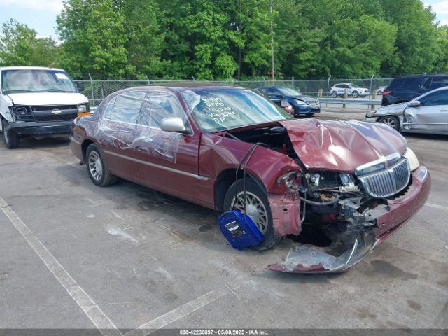  Salvage Lincoln Towncar