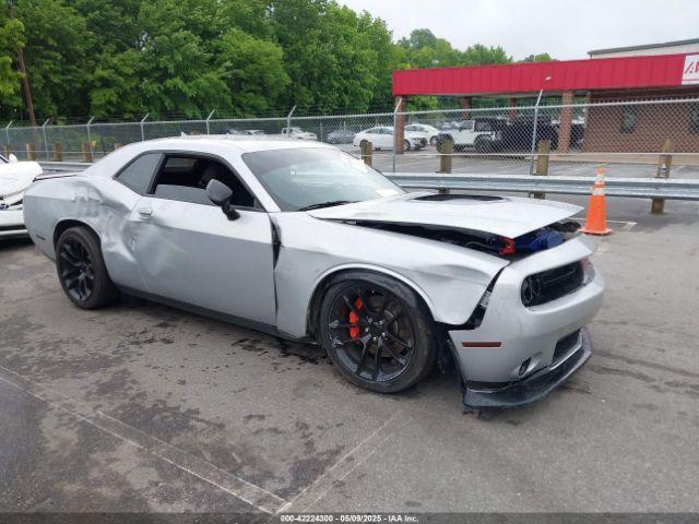  Salvage Dodge Challenger