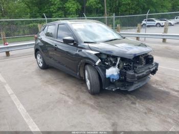  Salvage Nissan Kicks