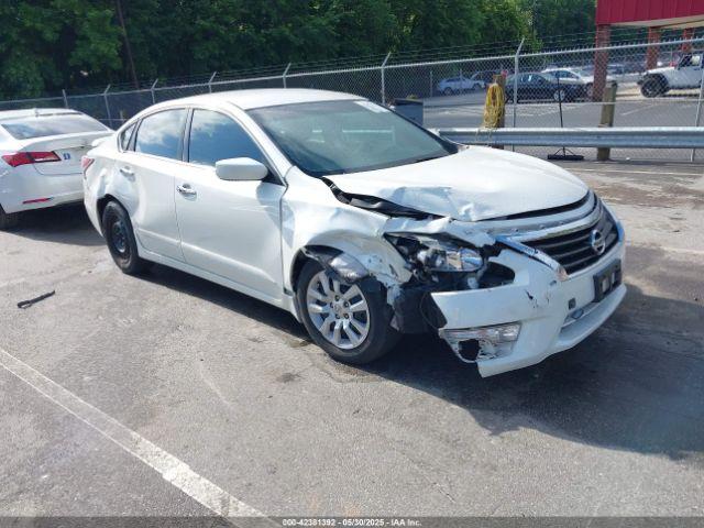  Salvage Nissan Altima