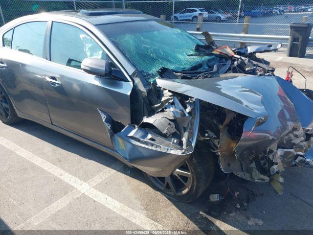  Salvage Nissan Maxima
