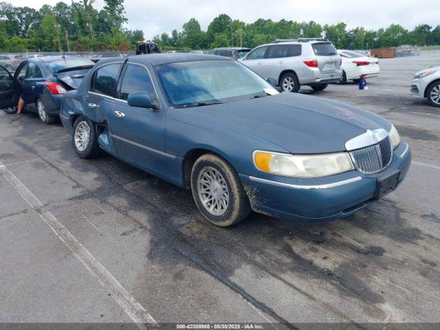  Salvage Lincoln Towncar