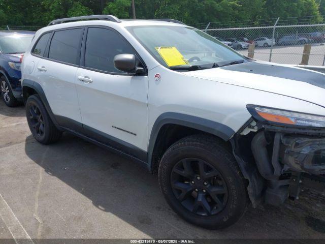  Salvage Jeep Cherokee