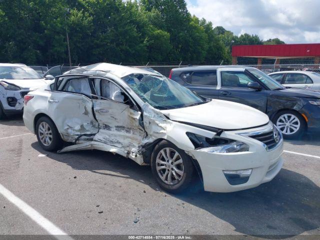  Salvage Nissan Altima