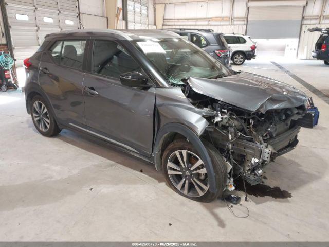  Salvage Nissan Kicks