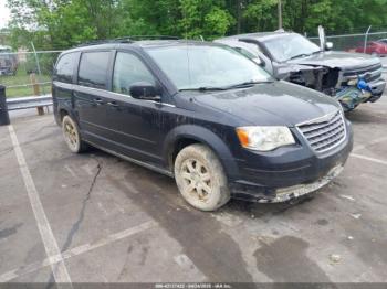  Salvage Chrysler Town & Country