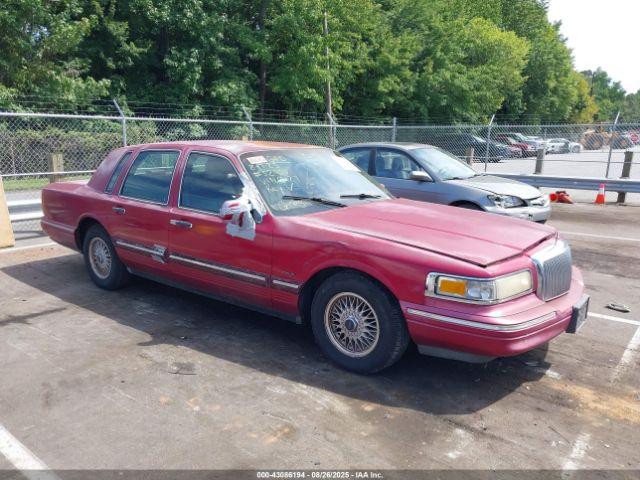  Salvage Lincoln Towncar