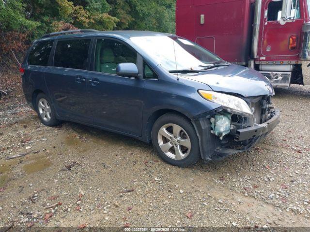 Salvage Toyota Sienna
