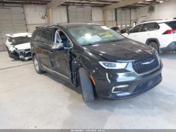  Salvage Chrysler Pacifica