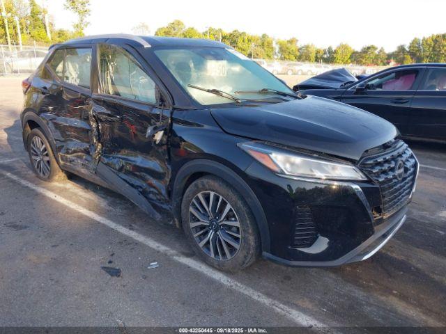  Salvage Nissan Kicks