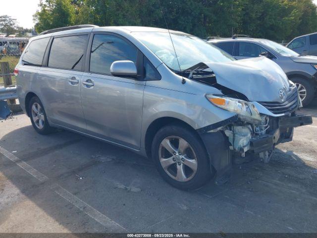  Salvage Toyota Sienna