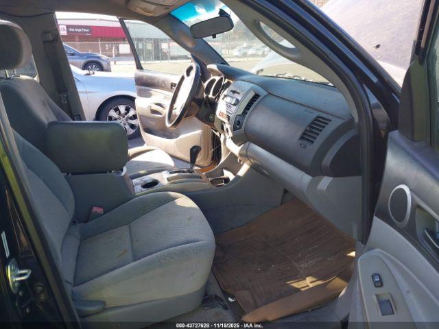 Toyota Tacoma Image 6