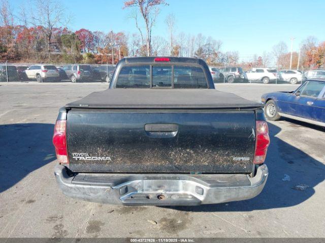 Toyota Tacoma Image 2