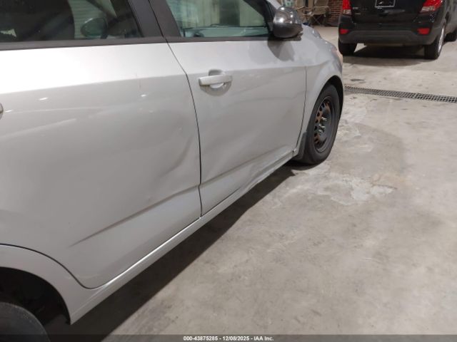 Chevrolet Sonic Ls Auto Image 12