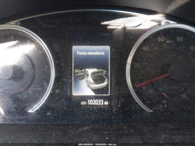 Toyota Camry Se Image 5