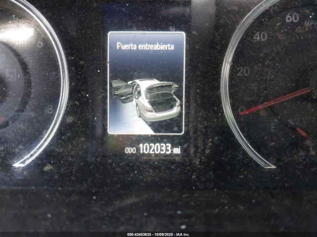 Toyota Camry Se Image 10