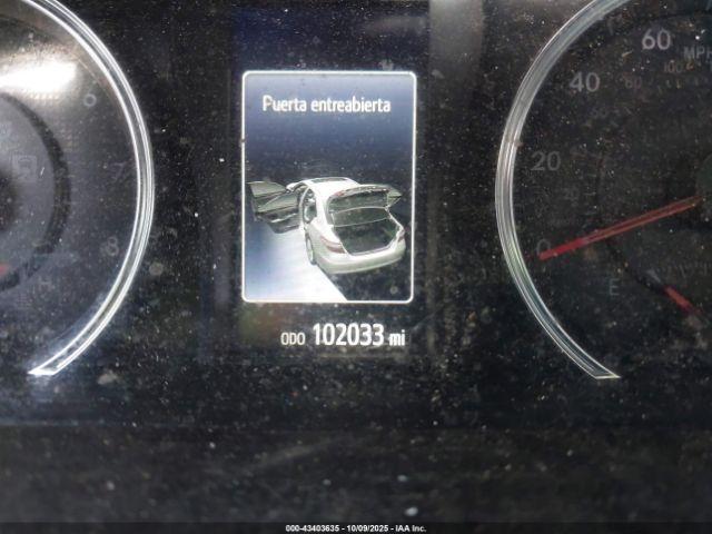 Toyota Camry Se Image 10