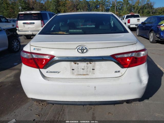 Toyota Camry Se Image 11