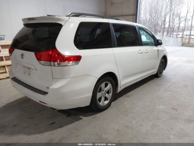 Toyota Sienna Le V6 8 Passenger Image 10