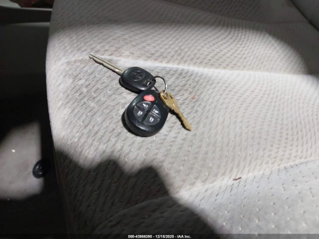 Toyota Sienna Le V6 8 Passenger Image 4