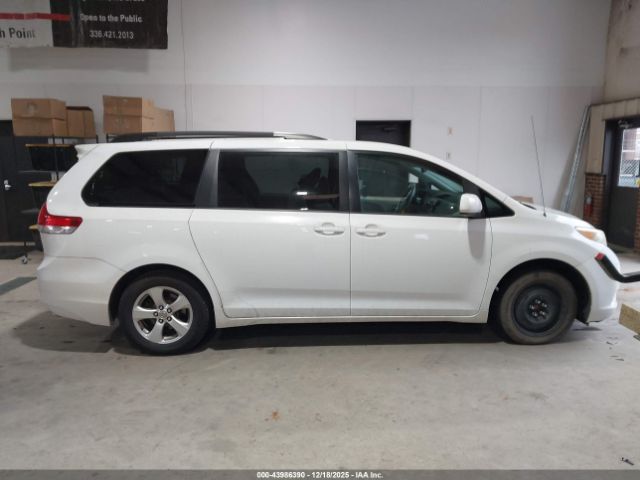 Toyota Sienna Le V6 8 Passenger Image 14