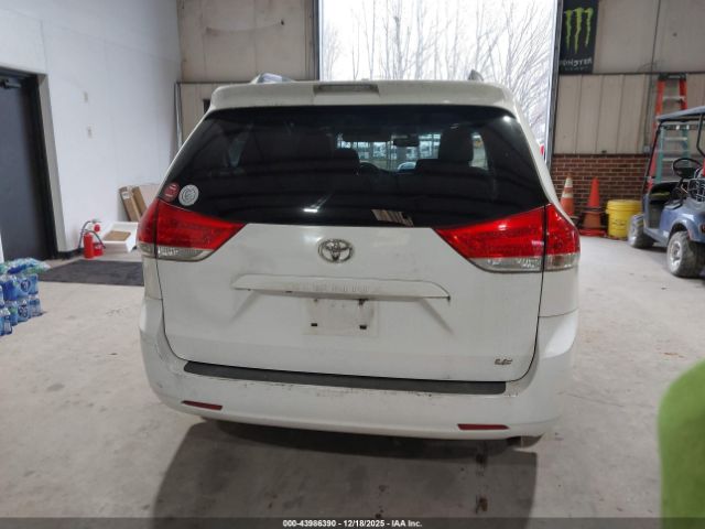 Toyota Sienna Le V6 8 Passenger Image 9