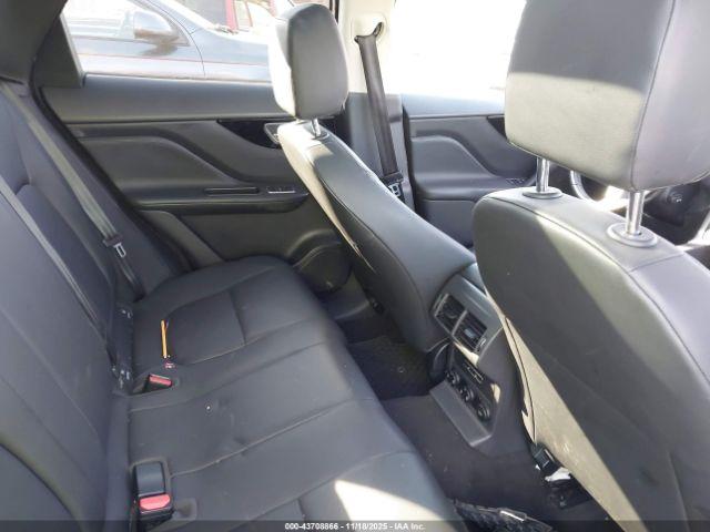 Jaguar F-PACE 25t Premium Image 9
