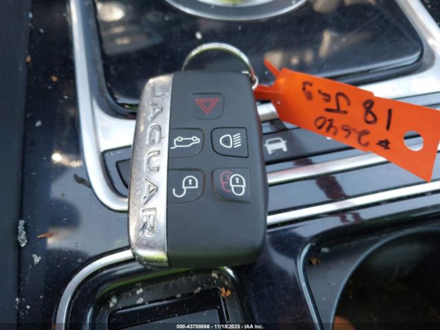 Jaguar F-PACE 25t Premium Image 3