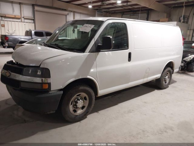 Chevrolet Express Work Van Image 4