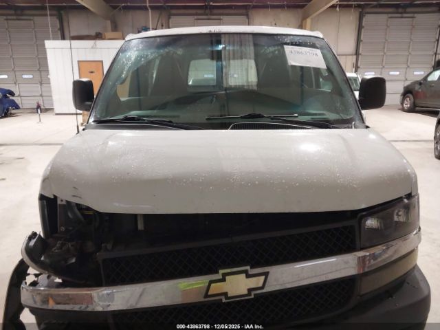 Chevrolet Express Work Van Image 10