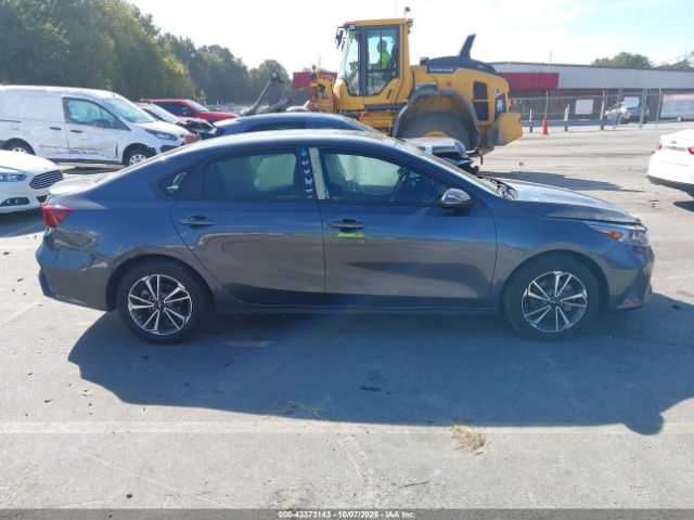 Kia Forte Lxs Image 3