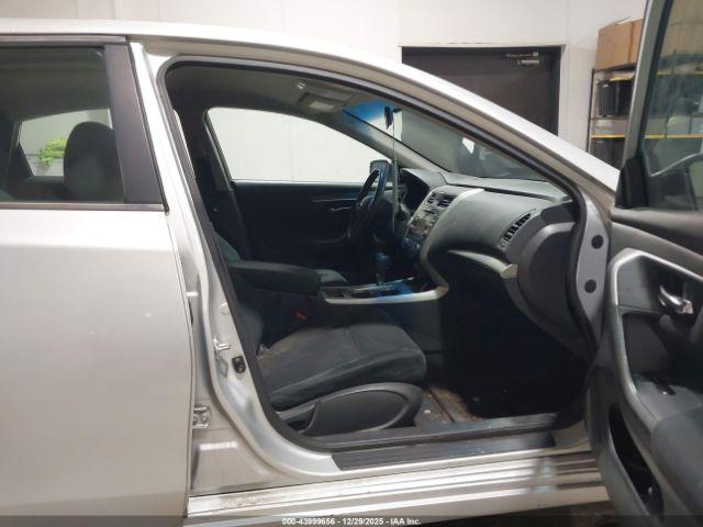 Nissan Altima 2.5 S Image 10