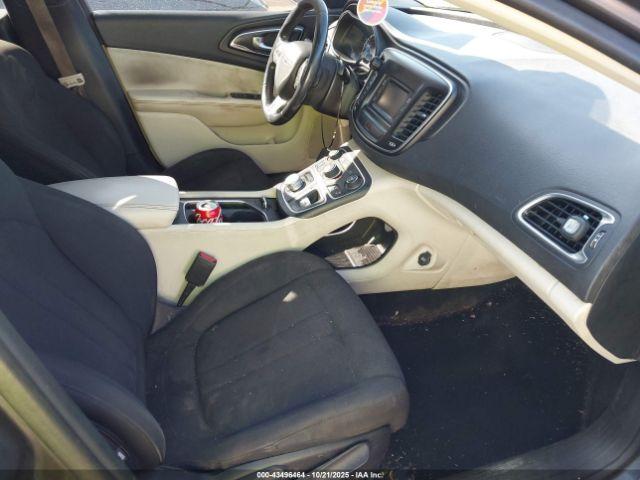 Chrysler 200 Touring Image 15