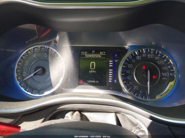 Chrysler 200 Touring Image 5