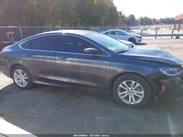 Chrysler 200 Touring Image 4