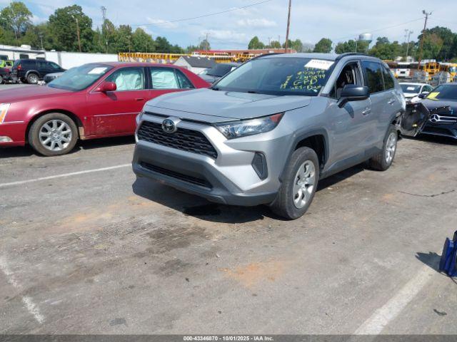 Toyota RAV4 Le Image 6