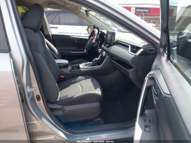 Toyota RAV4 Le Image 15