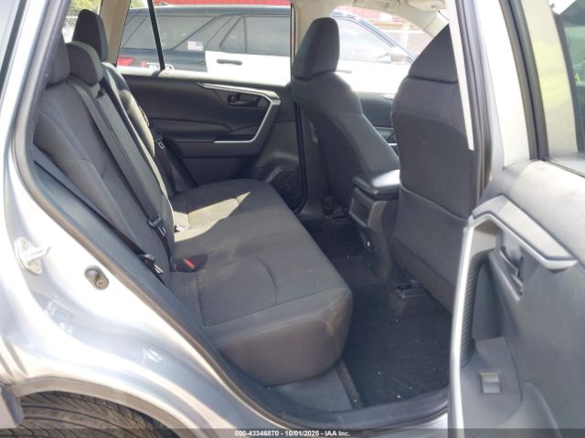 Toyota RAV4 Le Image 14