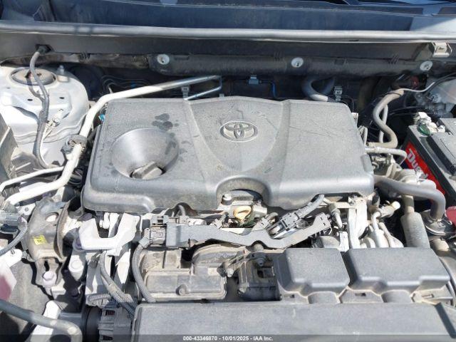 Toyota RAV4 Le Image 7