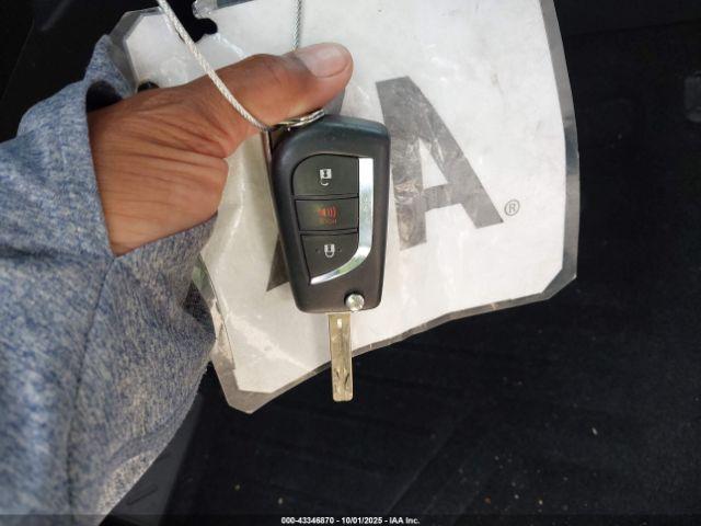 Toyota RAV4 Le Image 2