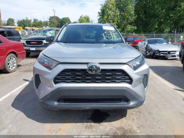 Toyota RAV4 Le Image 12