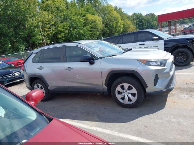 Toyota RAV4 Le Image 9