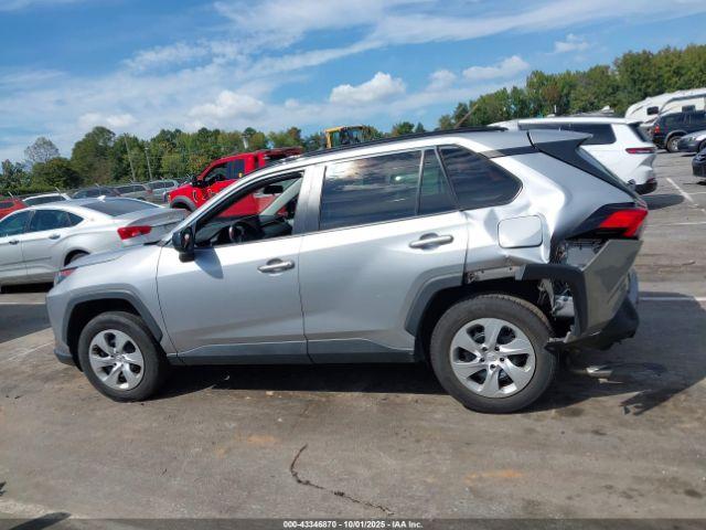 Toyota RAV4 Le Image 10